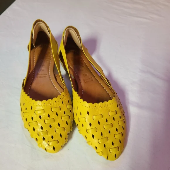 Spring Step Yellow Flats Size 36 - Picture 3 of 10